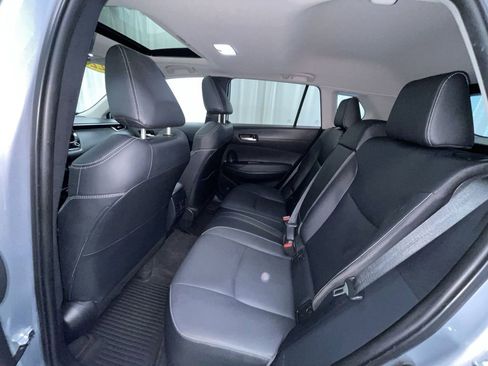 Used 2022 Toyota Corolla Cross XLE w/ Convenience Package image 12
