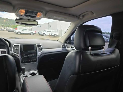 Used 2013 Jeep Grand Cherokee Trailhawk AWD/4WD image 7