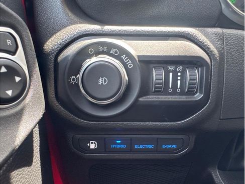 Used 2022 Jeep Wrangler Unlimited Sahara w/ Cold Weather Group AWD/4WD image 15