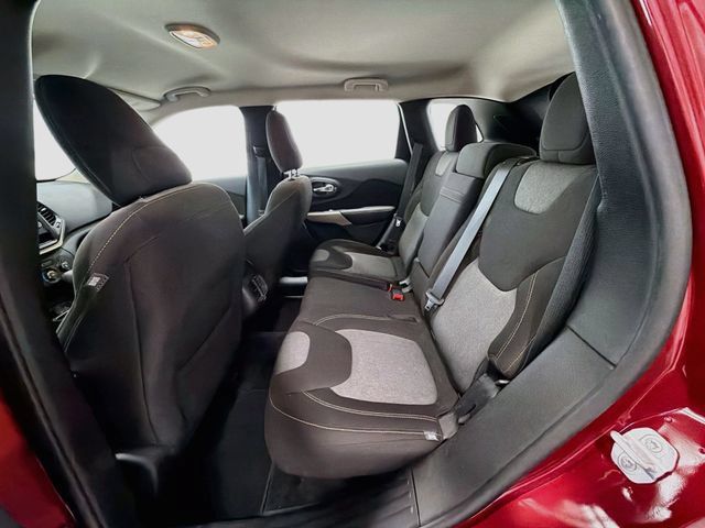 Used 2017 Jeep Cherokee Sport FWD image 18