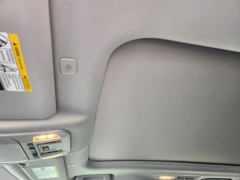 Used 2024 Toyota Highlander Platinum FWD image 24