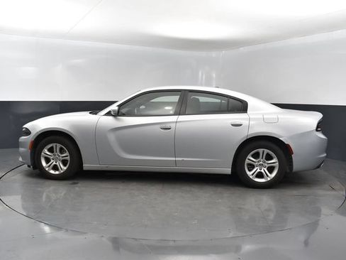Used 2022 Dodge Charger SXT RWD image 2