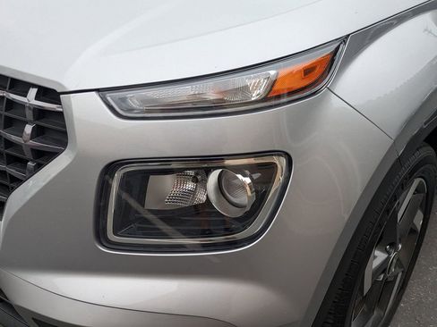 Used 2025 Hyundai Venue SEL FWD image 13