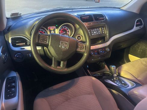 Used 2018 Dodge Journey SE image 4
