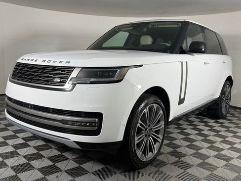 Used 2024 Land Rover Range Rover SE AWD/4WD image 2