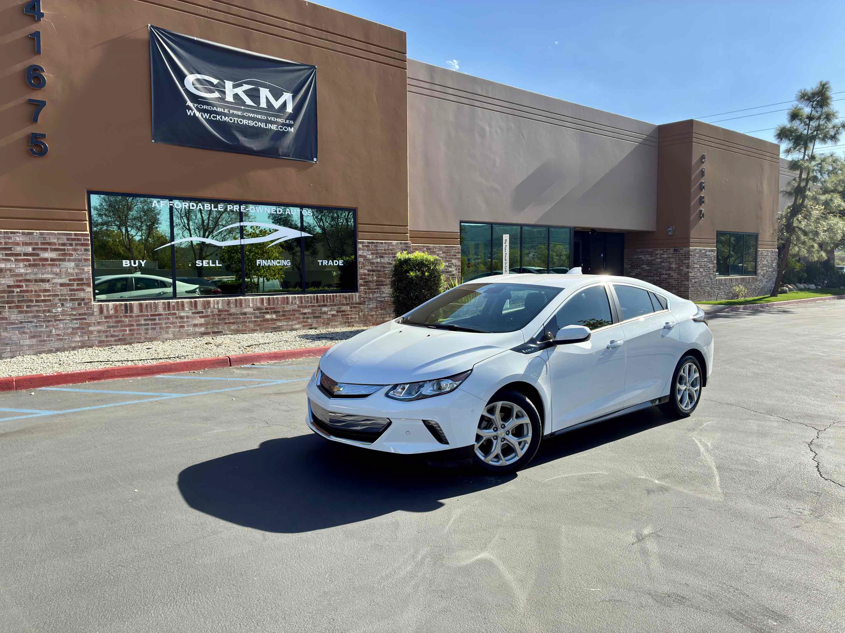 Used 2018 Chevrolet Volt Premier FWD image 2