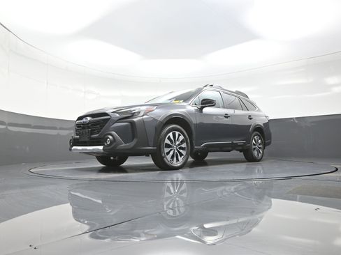 Used 2023 Subaru Outback Limited image 11