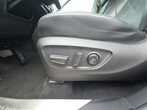 Used 2023 Toyota Highlander Platinum FWD image 24