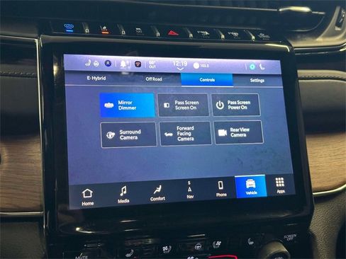 Used 2022 Jeep Grand Cherokee Summit w/ Luxury Tech Group V image 25