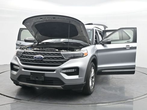 Used 2023 Ford Explorer XLT w/ Equipment Group 202A RWD image 33