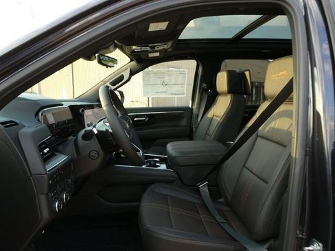 New 2026 Chevrolet Suburban High Country AWD/4WD image 19