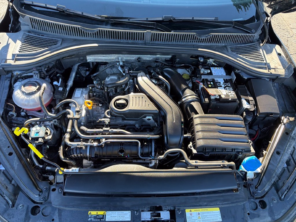 Used 2025 Volkswagen Jetta SE w/ Sunroof Package FWD image 25