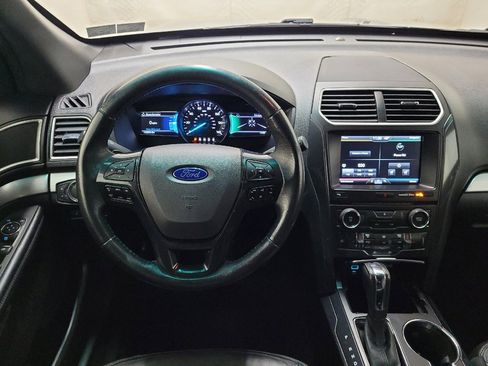 Used 2016 Ford Explorer XLT w/ Equipment Group 202A AWD/4WD image 22