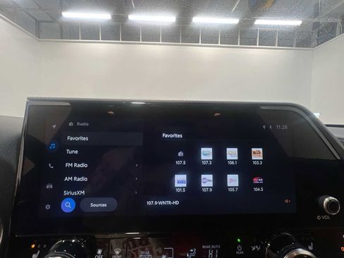 Used 2023 Toyota Highlander Platinum image 24