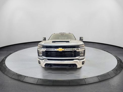 Used 2025 Chevrolet Silverado 3500 LT AWD/4WD image 2