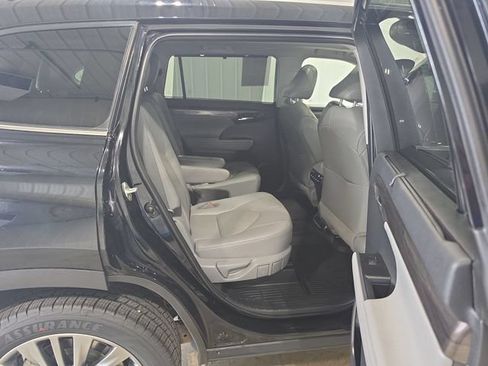 Used 2020 Toyota Highlander Platinum AWD/4WD image 31