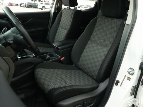 Used 2021 Nissan Rogue Sport SV image 21