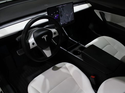 Used 2021 Tesla Model Y Long Range image 13