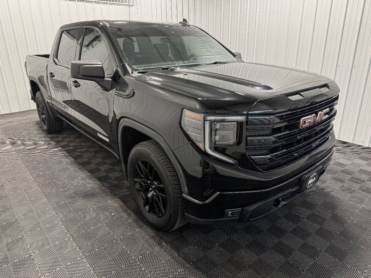 Used 2023 GMC Sierra 1500 Elevation AWD/4WD image 2