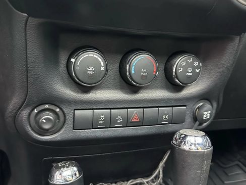 Used 2012 Jeep Wrangler Unlimited Sahara w/ Dual Top Group AWD/4WD image 17