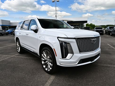 Used 2026 Cadillac Escalade Platinum Luxury w/ LPO, Radiant Package AWD/4WD image 2