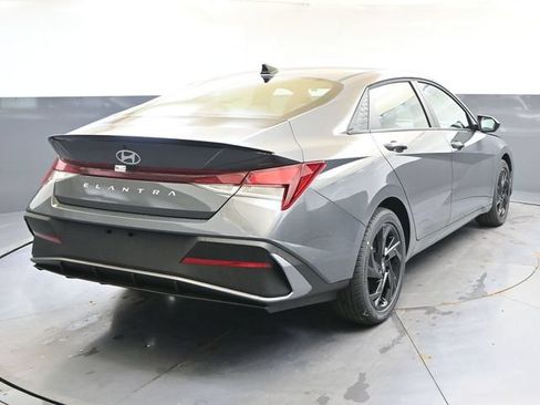 Used 2026 Hyundai Elantra Sport FWD image 5