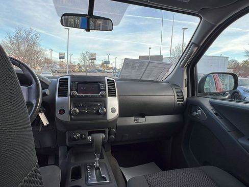 Used 2016 Nissan Frontier SV image 18