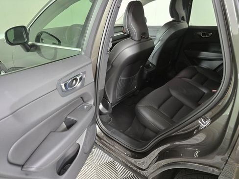 Used 2020 Volvo XC60 T5 Momentum w/ Protection Package AWD/4WD image 17
