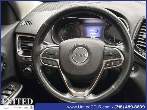 Used 2021 Jeep Cherokee Limited image 19
