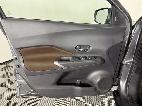 Used 2023 Nissan Kicks SR image 24