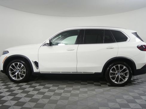 Certified 2026 BMW X5 sDrive40i w/ Climate Comfort Package RWD image 2