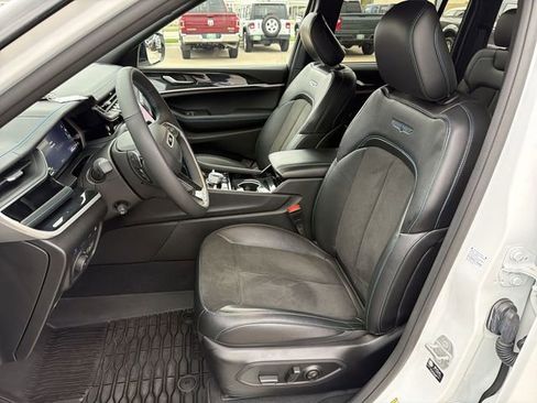 Used 2022 Jeep Grand Cherokee Trailhawk w/ Luxury Tech Group III AWD/4WD image 13