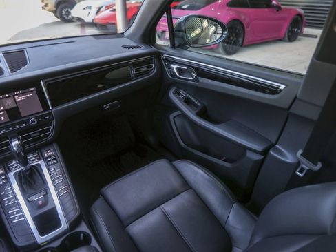 Certified 2021 Porsche Macan AWD/4WD image 38
