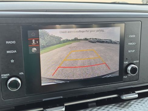 Used 2023 Kia Carnival LX FWD image 14