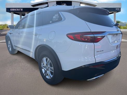 Used 2018 Buick Enclave Essence image 3