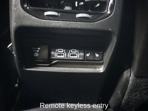 Used 2023 Jeep Grand Cherokee Limited w/ Luxury Tech Group II image 10