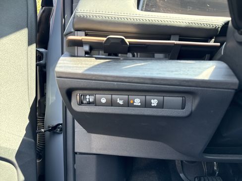 Certified 2024 Nissan Ariya AWD image 17