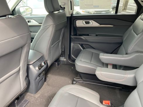 New 2025 Ford Explorer Active w/ Active Comfort Package image 10