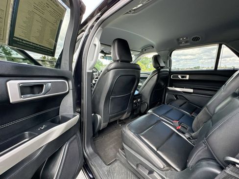 Used 2020 Ford Explorer XLT w/ Equipment Group 202A RWD image 17