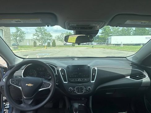 Used 2025 Chevrolet Malibu LT FWD image 15