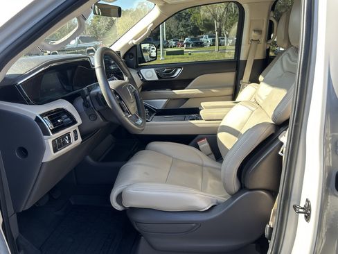 Used 2024 Lincoln Navigator Reserve image 23