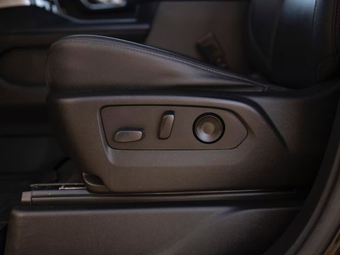 Used 2021 Chevrolet Tahoe Z71 w/ Z71 Off-Road Package image 13