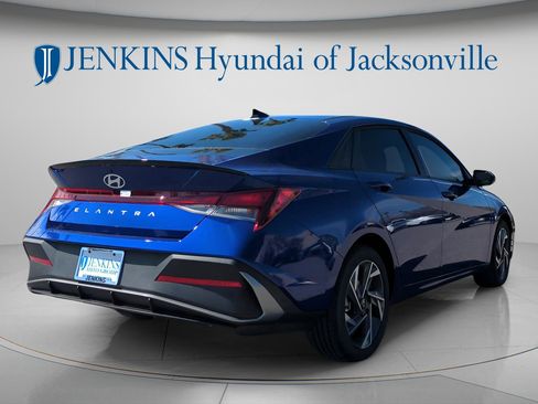 New 2025 Hyundai Elantra Sport FWD image 5