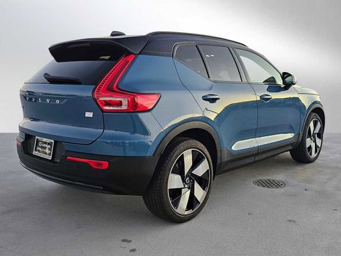 Used 2023 Volvo XC40 Recharge Ultimate image 3