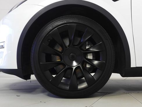 Used 2022 Tesla Model Y Long Range AWD/4WD image 5