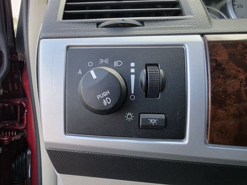 Used 2010 Chrysler Town & Country Touring Plus w/ Safetytec Group FWD image 33