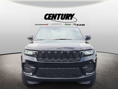 Used 2024 Jeep Grand Cherokee Altitude image 9