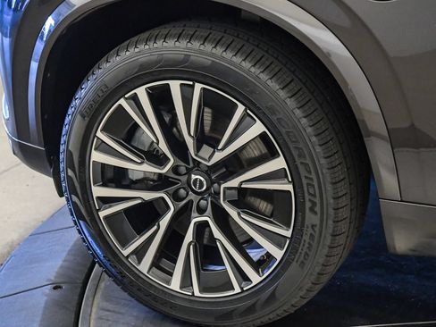 Certified 2024 Volvo XC90 T8 Core AWD/4WD image 10