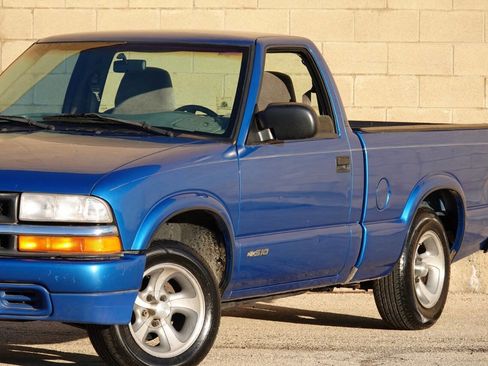 Used 2000 Chevrolet S10 Pickup LS w/ Preferred Equipment Group image 8