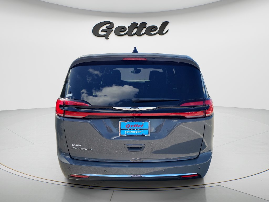 Used 2025 Chrysler Pacifica Select FWD image 5